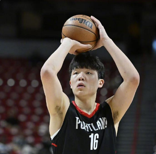 主动让杨瀚, 接受专访时 主动让杨瀚, 接受专访时