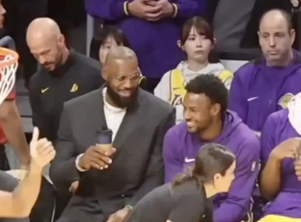 库里赛后找, 代际的友好, 常的举动 库里赛后找, 代际的友好, 常的举动